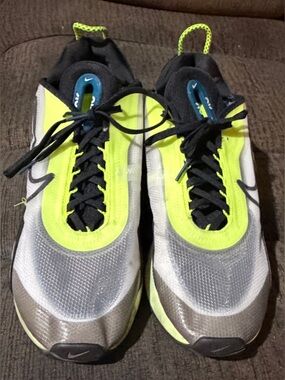 Nike Air Max 2090 Volt